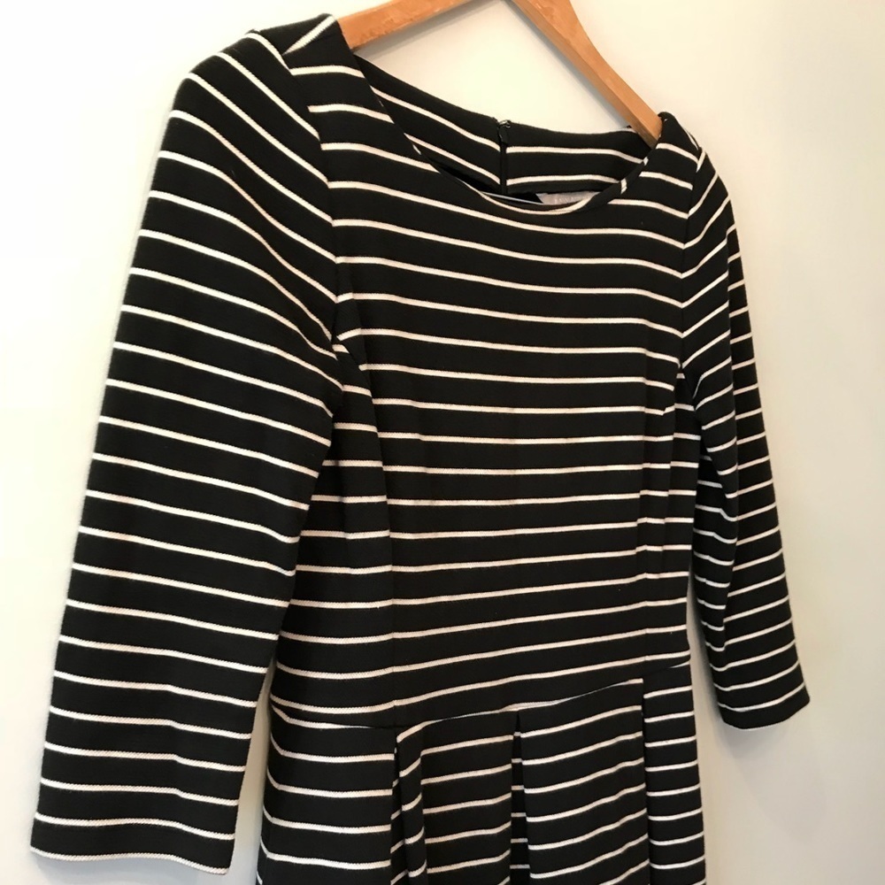 Banana Republic B/W Stripe A Line Dress 4​​​​​​ - Picture 2 of 8